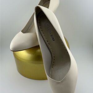 Gianni Bini Classic Cream Women's Heels
